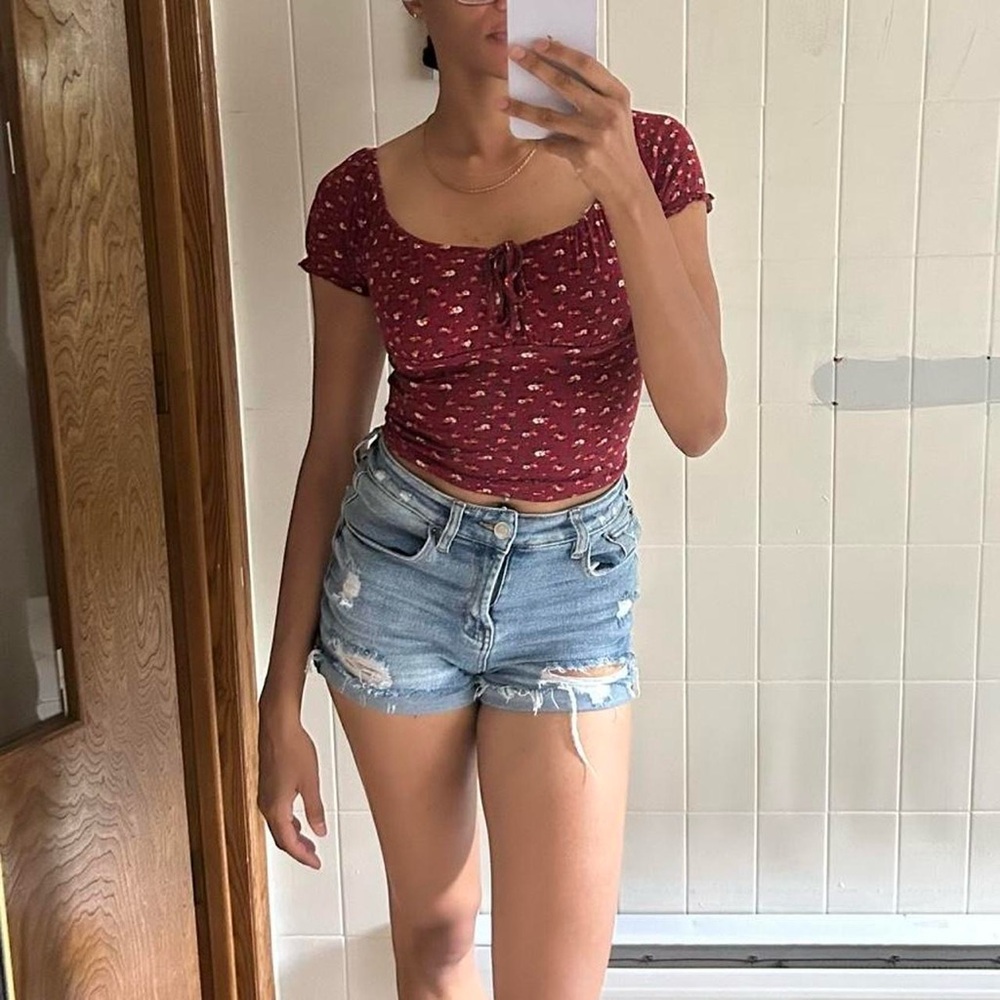 Red Floral Ruched Crop Top - Picture 5 of 7